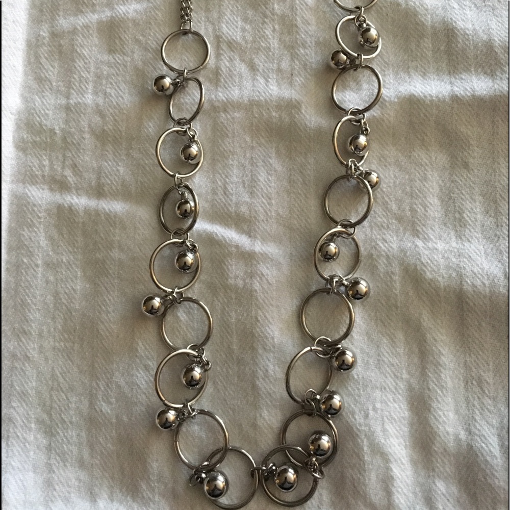 Silver bead & circle necklace
